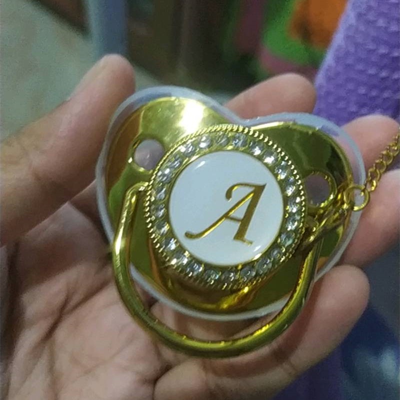 Vòng cổ Móc Kẹp Ti Giả Màu Vàng Hồng Sang Trọng Tự Nhiên Dành Cho Bé Mọc Răng Núm Ty giả cho bé núm ti giả bibs