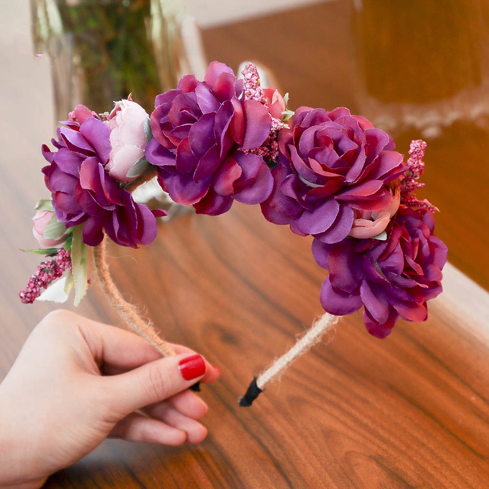 Băng đô cài tóc đính hoa cho cô dâu tươi xinh