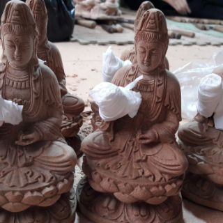 PHẬT BÀ QUAN ÂM GỖ XÁ XỊ ĐẶT XE HƠI