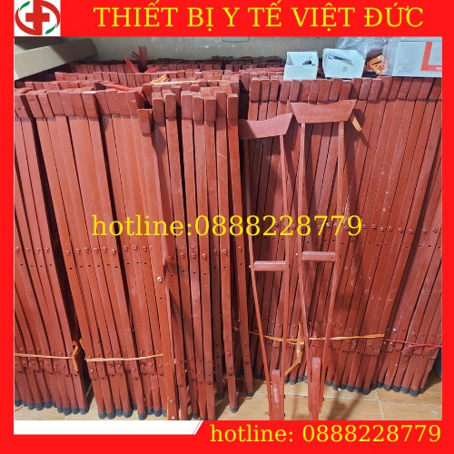 Nạng Chống Nách Bằng Gỗ Cho Người Bị Chấn Thương