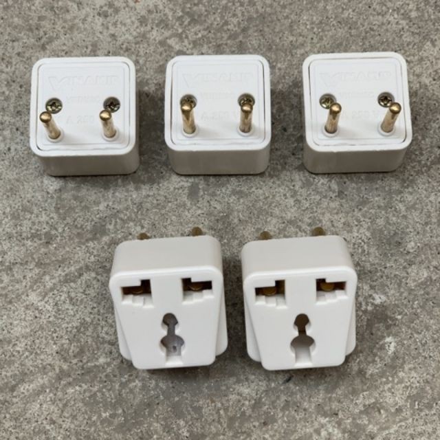 Ổ cắm chuyển đổi đầu 3 chân sang 2 chân nguồn 220V