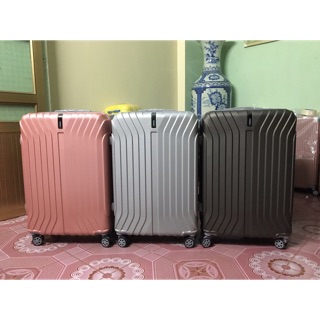 Vali du lịch nhưa cao cấp size 28, sọc, vân 3D chống xước, chống va đập . Ảnh mình tự chụp nhé - Hoa Lụa Duy Minh