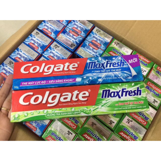 Kem đánh răng Colgate Max Fresh hương trà xanh và bạch hà