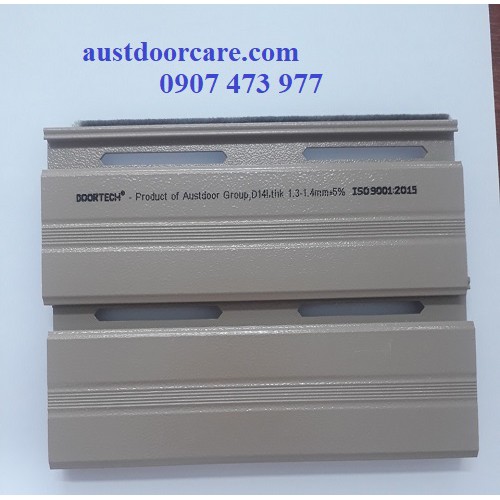 CỬA CUỐN KHE THOÁNG AUSTDOOR DÒNG DOORTECH MÃ D14i DÀY 1.4mm CÓ ROONG GIẢM CHẤN MÀU CÀ PHÊ MUA THEO m2