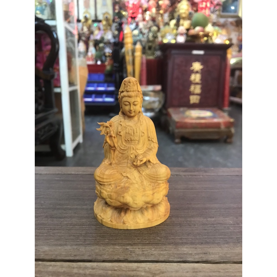 Tượng Quan Âm cầm nhánh liễu, chất liệu gỗ hoàng dương- văn phòng phẩm Nhơn Phát