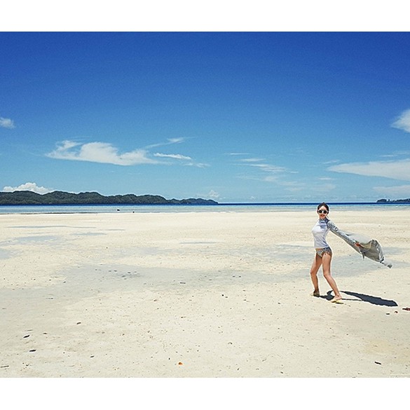 Áo bơi dài tay chấm bi, bikini đi biển | BigBuy360 - bigbuy360.vn