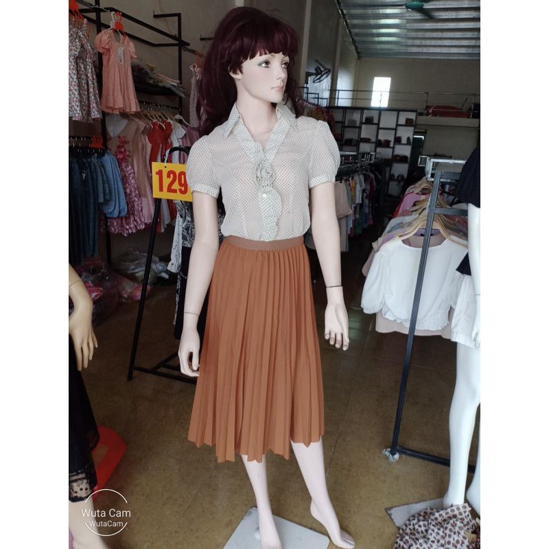 áo sơ mi chấm bi trắng