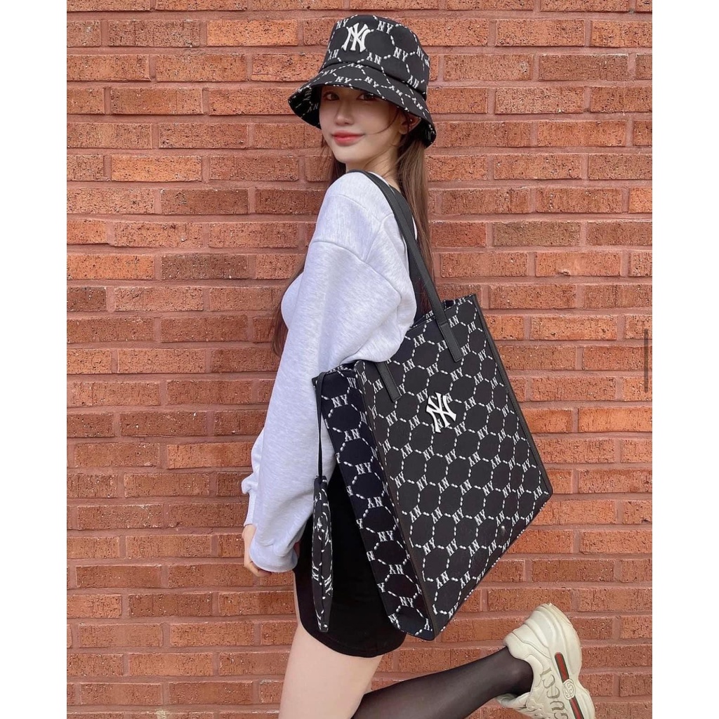 ✅  TÚI MLB MONOGRAM DIAMOND JACQUARD TOTE SHOPPING BAG YANKEES BLACK  ẢNH THẬT