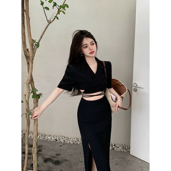 Set áo croptop cổ vest quấn eo + chân váy midi xẻ đen