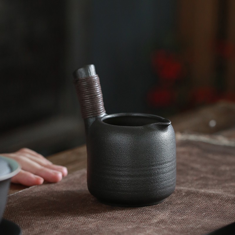 Gốm Đen Retro Gốm Cup Olecranon Trà Phụ Kiện Đồ Đá Đều Ly Trà Nhật Bản Thiết Bị Chia Tách Trà