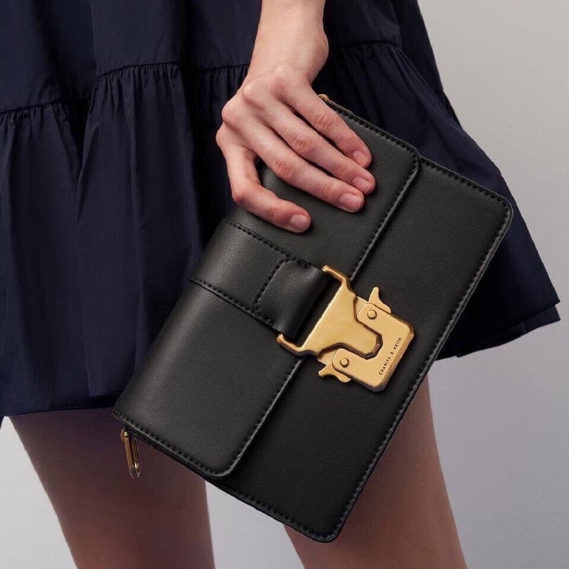 Túi C & k khoá lạ mang phong cách thời trang nữ siêu xinh