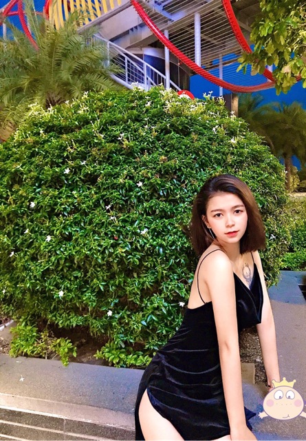 Đầm nhung hai dây xẻ chân váy - Lilo Dress | BigBuy360 - bigbuy360.vn