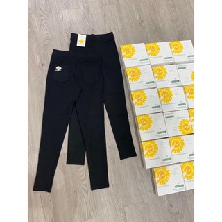 Quần legging in hoa cúc vàng