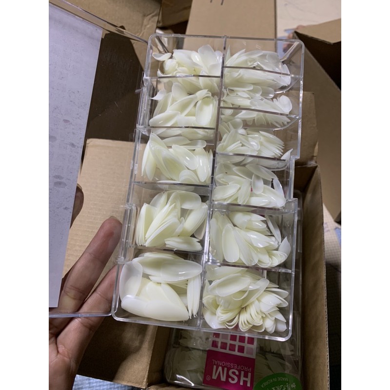 Móng úp nhọn bầu