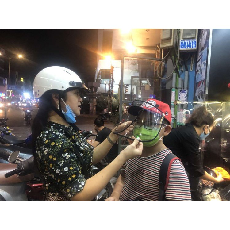 Mũ kèm kính bảo hộ cho bé Greennetworks