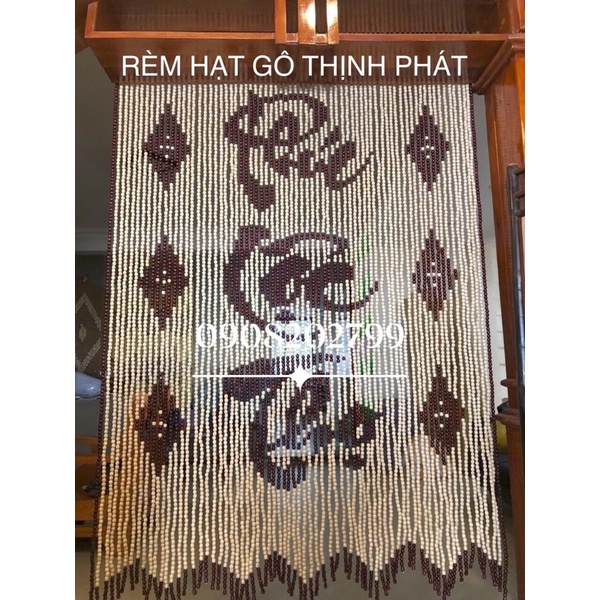 Màn rèm hạt gỗ che bàn thờ Phúc- Lộc- Thọ. Rèm hạt gỗ nền Trắng Kem hoạ tiết Nâu