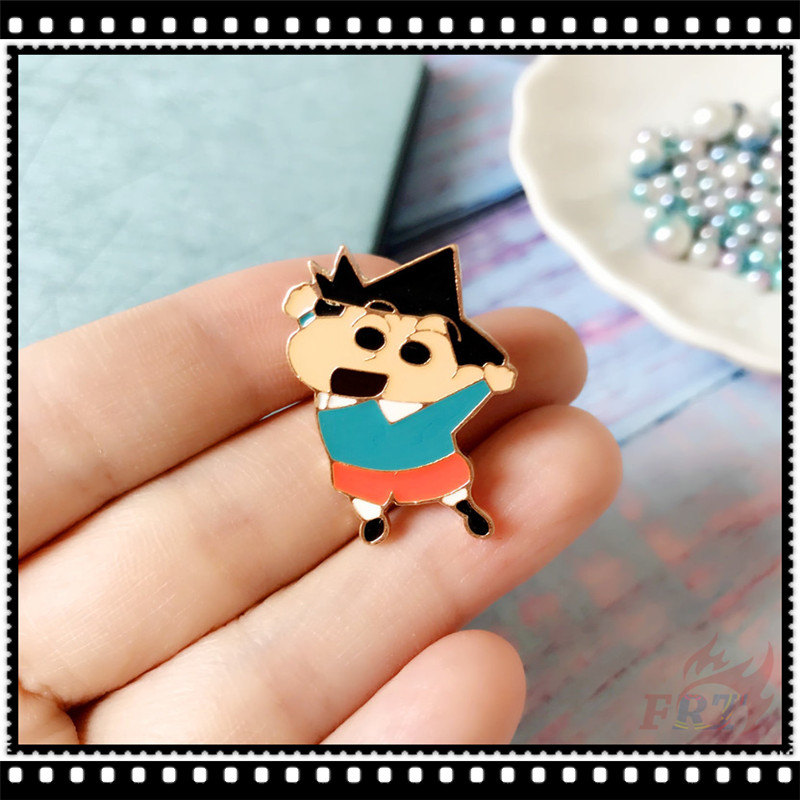 ★ Ghim Cài Áo Hình Cậu Bé Bút Chì Shin-chan - Series 02 Nowara Shinnosuke & Những Người Bạn Của Anh Ấn Tượng - Series 02 Nowara ★ 1 Huy Hiệu Cài Áo Hình Ba Lô Thời Trang