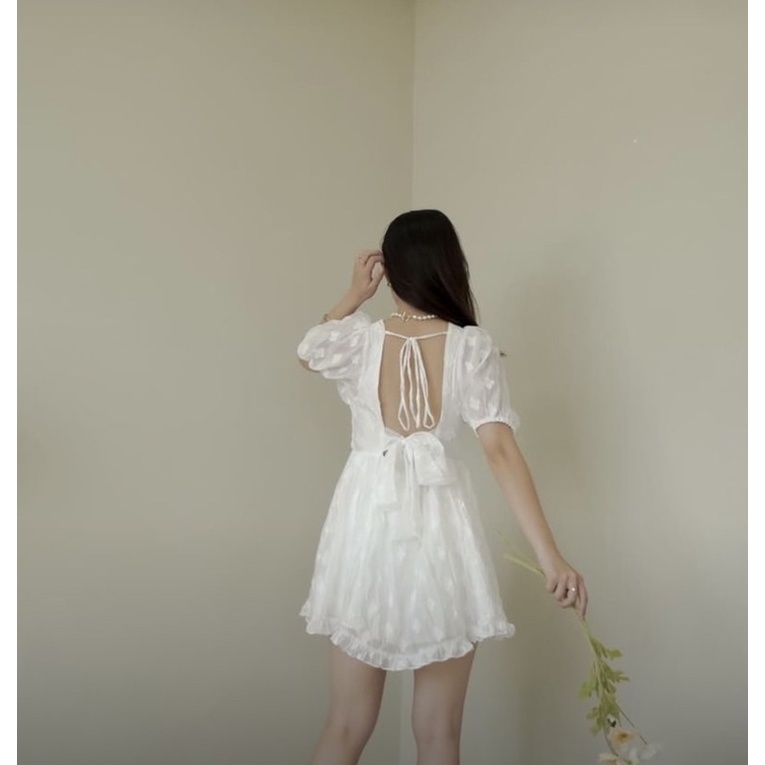 Váy trắng hoa buộc nơ