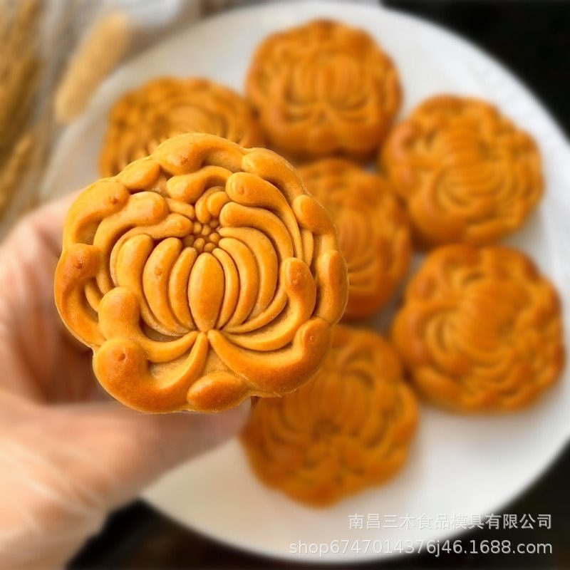 Khuôn bánh trung thu lò xo 150g hoa cúc (Mã 2876)