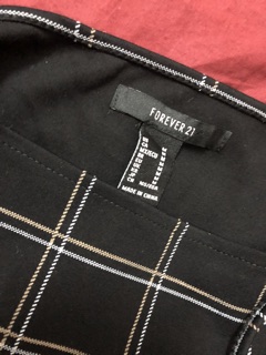 Váy kẻ đen F21