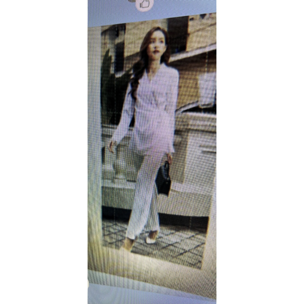 Bộ lụa Genni màu trắng pass nguyên tag cho bạn nào cần, sz M . Giá gốc 700k pass 350k ....................