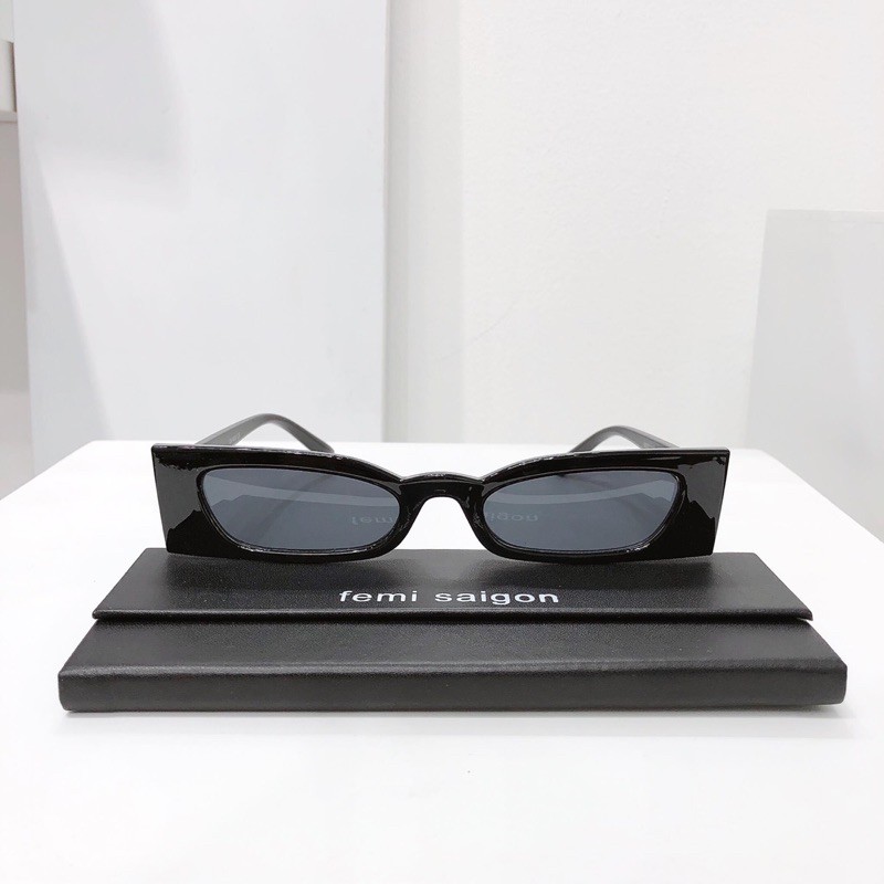 Kính râm kính mát nữ chữ nhật nhỏ ti hin sang chảnh gọng trắng chữ nhật đi biển đi du lịch