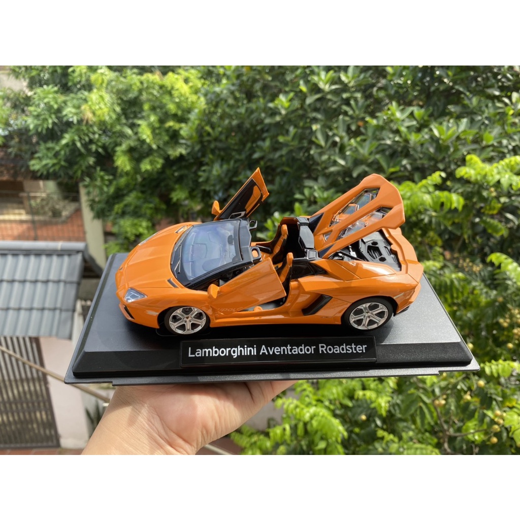 MÔ HÌNH XE LAMBORGHINI AVENTADOR LP700-4 ROADSTER 1:24