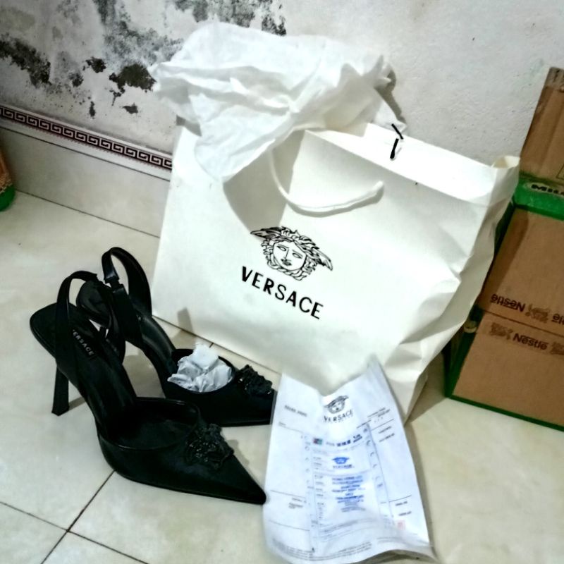 Thanh lý dép cao gót versace