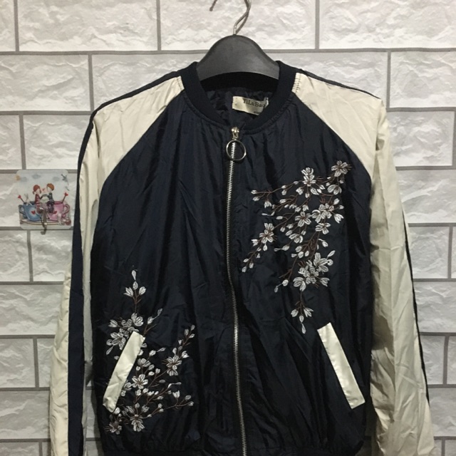 Áo bomber thêu