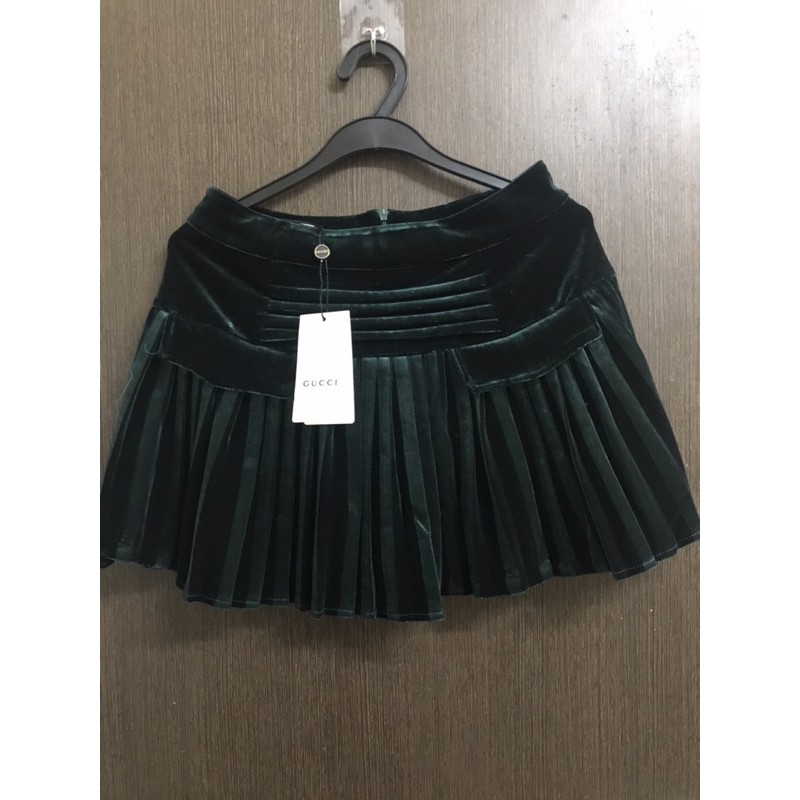 Chân váy nhung xếp li