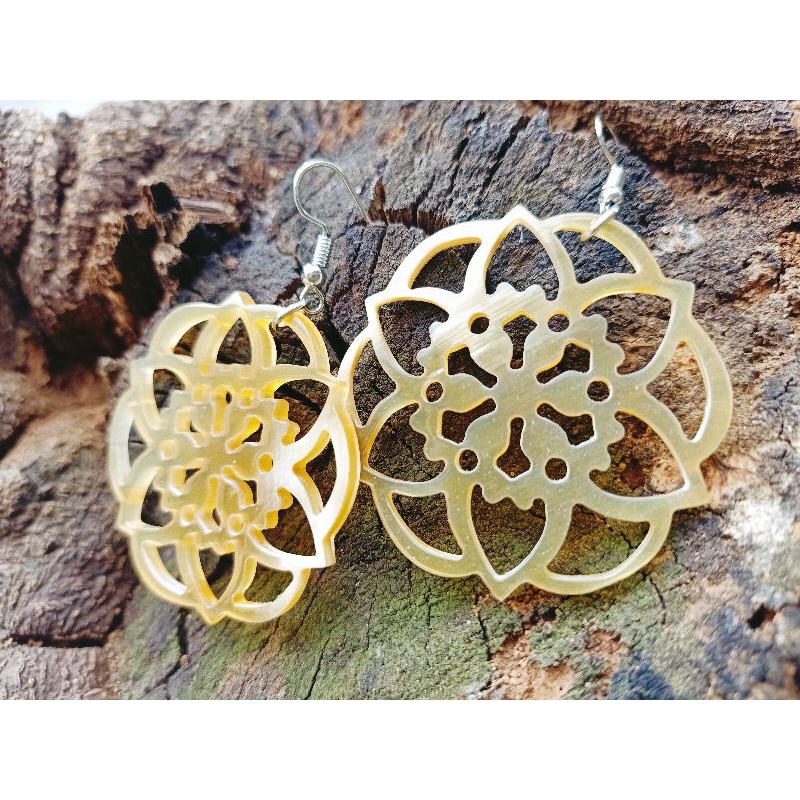 Bông tai nữ bằng sừng trâu tự nhiên hàng đẹp xuất đi châu Âu, không bị ăn tai