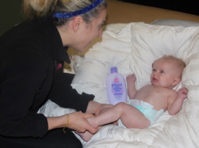 Lotion dưỡng thể giúp bé ngủ ngon Johnson's Baby Bedtime Lotion 800mL