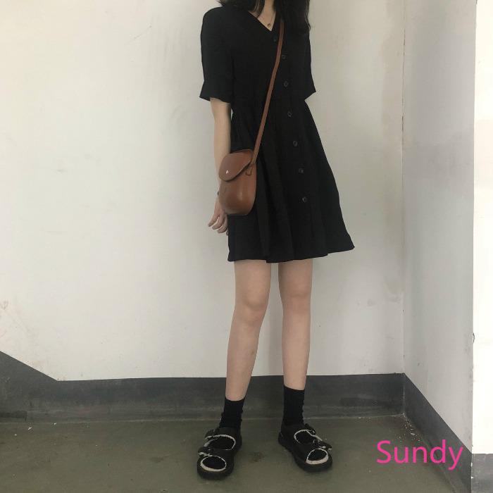 Đầm nữ dáng chữ A màu đen phong cách thời trang xinh xắn cho phái nữ | BigBuy360 - bigbuy360.vn