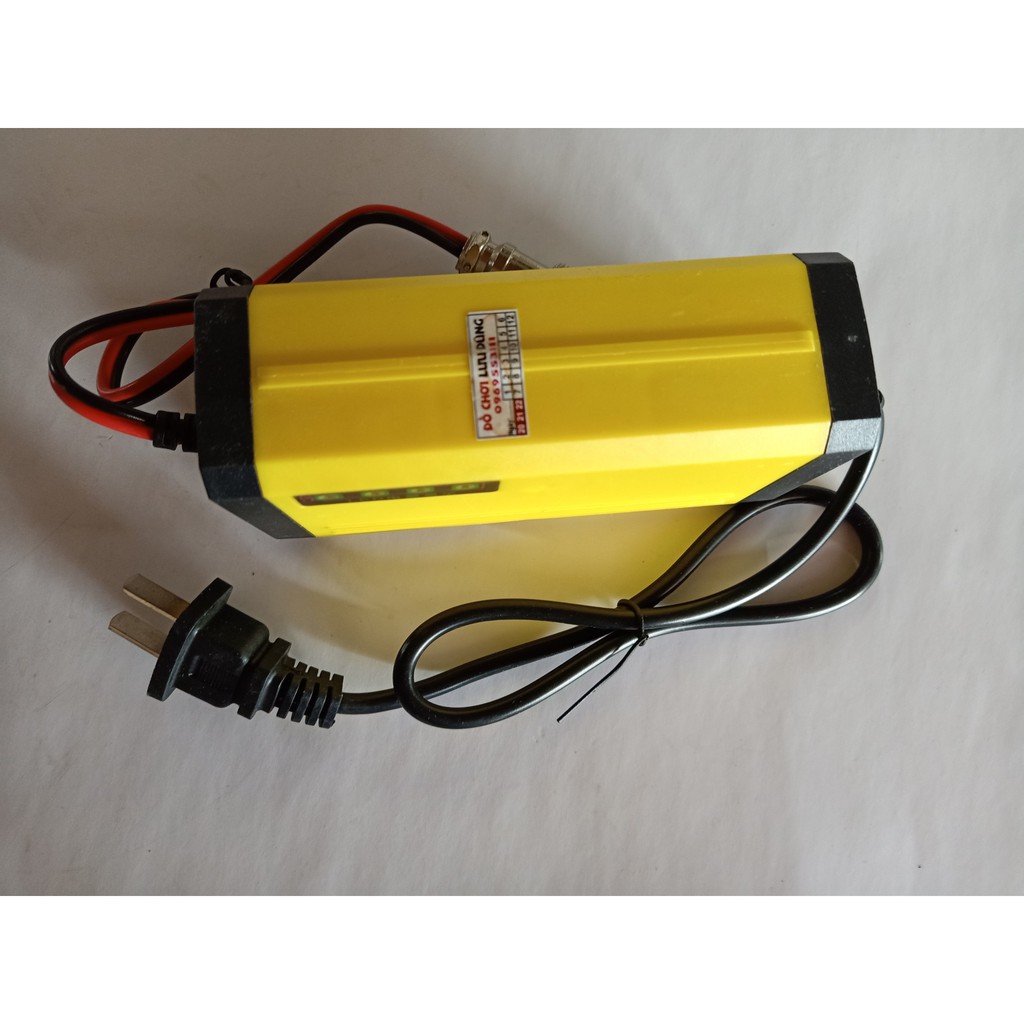 Sạc siêu nhanh cho xe điện trẻ em 12v, xe cào cào, xe moto jack tròn