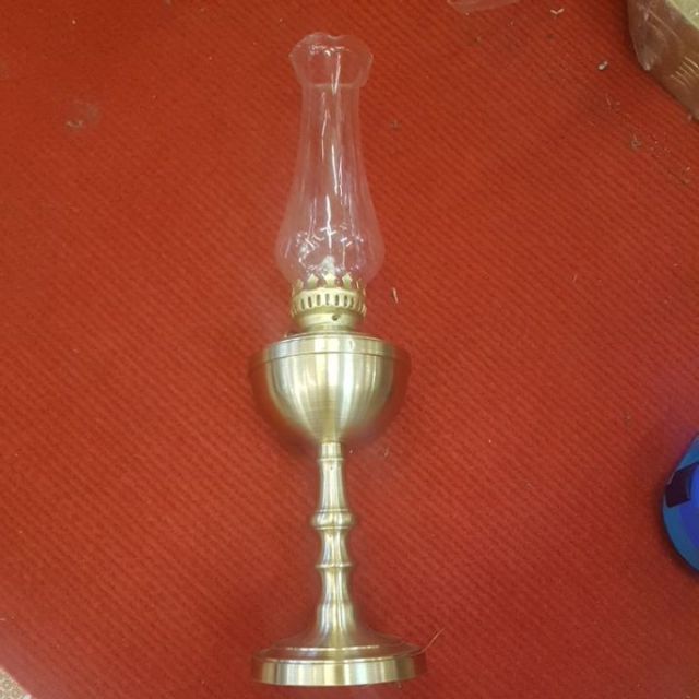 Đèn dầu bằng đồng cỡ trung