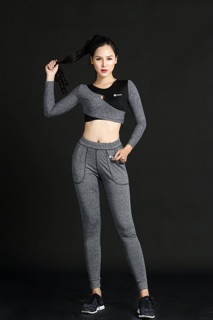 Áo croptop dài tay phối đen xám