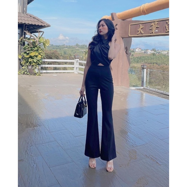 Quần tây loe đen lưng cao co giãn tôn dáng kéo khoá sau.