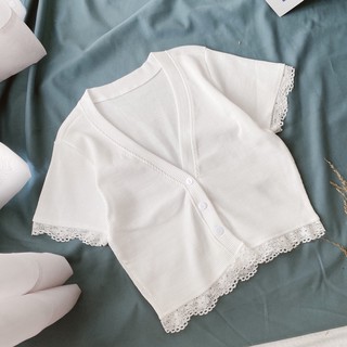 Áo croptop viền ren