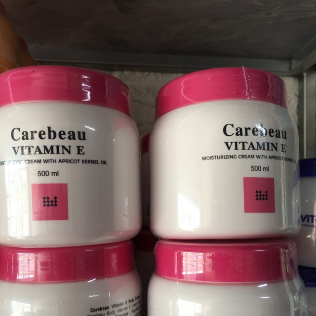 Kem dưỡng da toàn thân vitamin E Carebeau 500ml