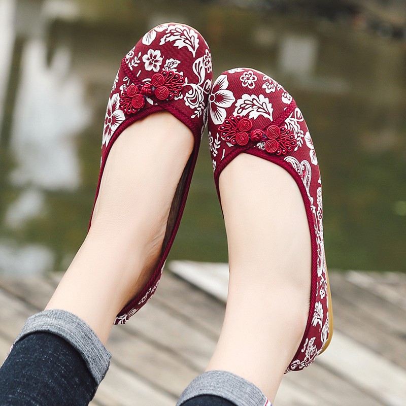 Giày búp bê vải hoa văn màu đỏ