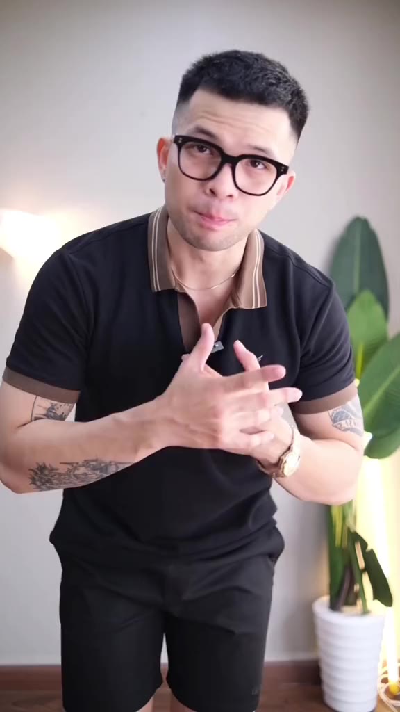 Áo polo nam TORANO  o trơn bo kẻ cổ V, in logo ngực ESTP028 | BigBuy360 - bigbuy360.vn