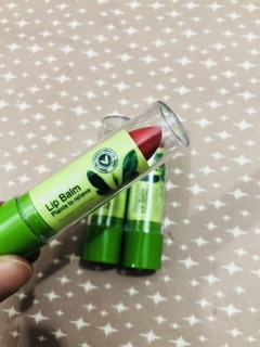 Son trà xanh tone đỏ rực rỡ
