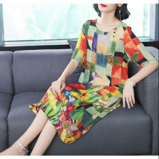 Đầm suông in hoa phối 1 bên nút