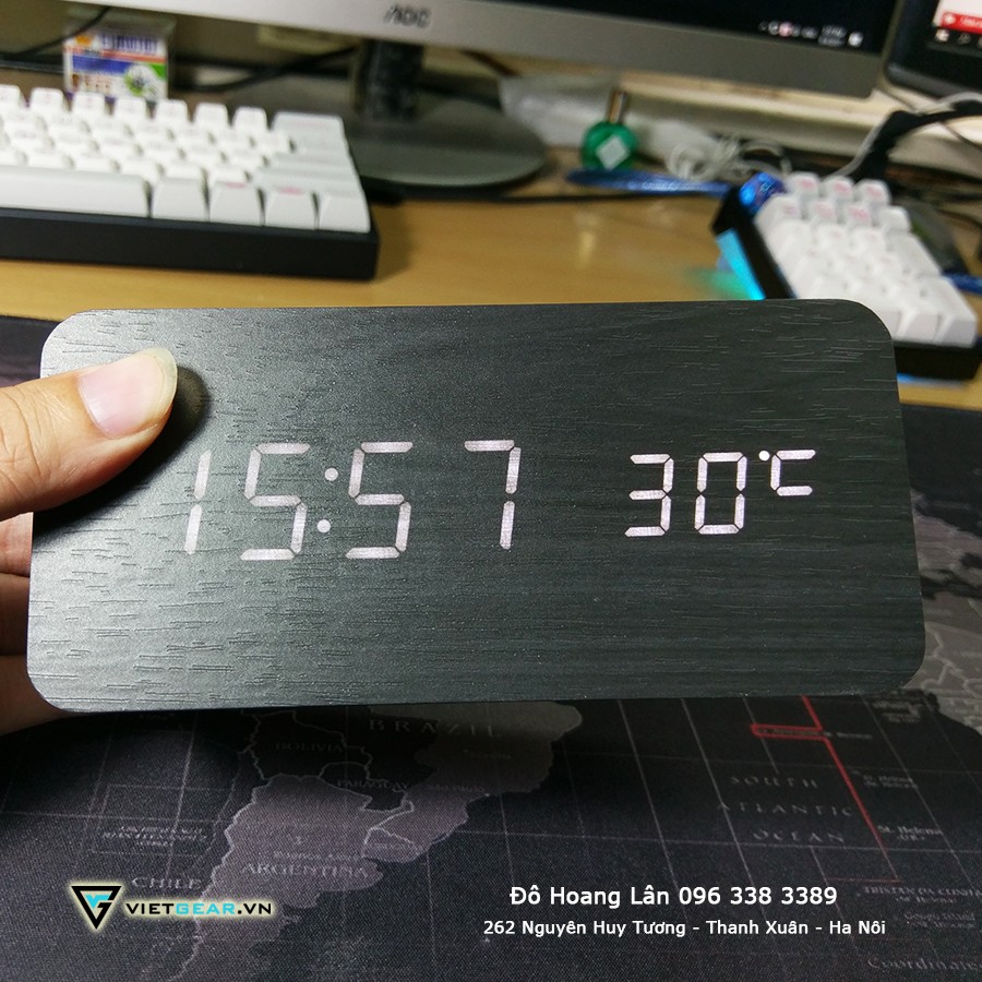 Đồng hồ gỗ led vỏ đen chữ trắng, đo nhiệt độ phòng