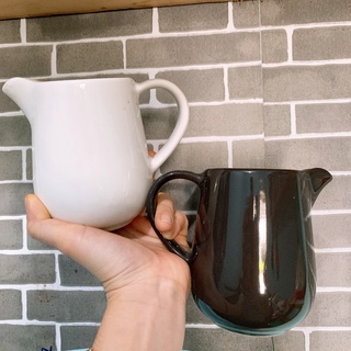 Bình rót bằng gốm sứ cao 11cm