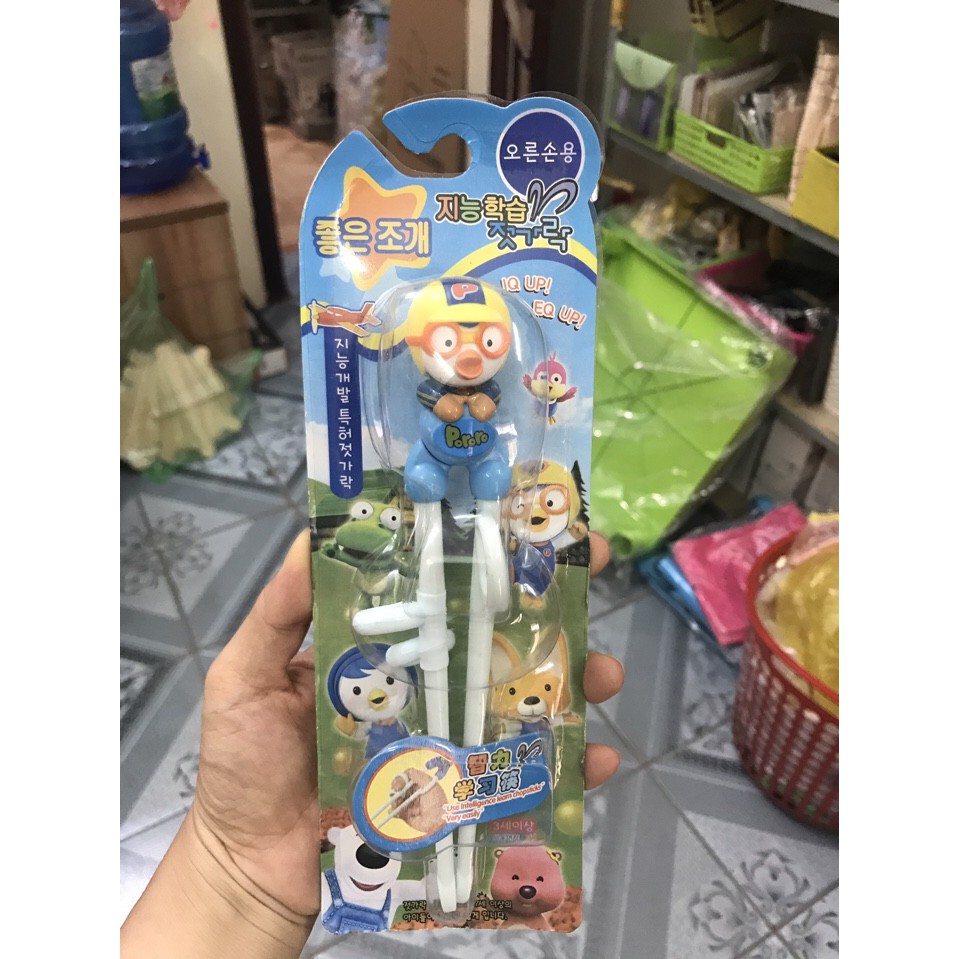 Đũa tập ăn Pororo xuất Hàn (hình Pororo và Doraemon).