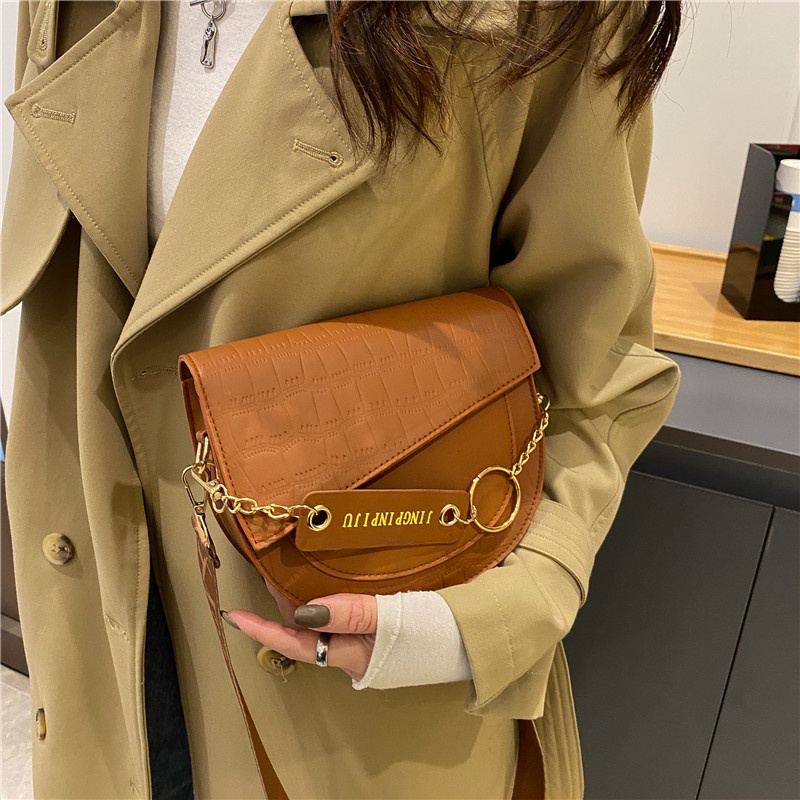 Túi đeo chéo IELGY hình bán nguyệt dây rộng dành cho nữ