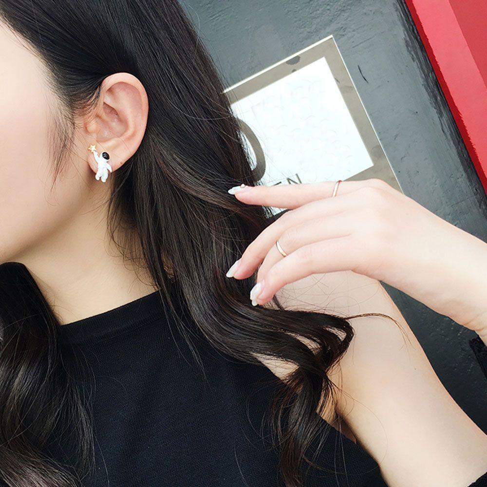 Khuyên Tai Bất Đối Xứng Hình Phi Hành Gia Dễ Thương