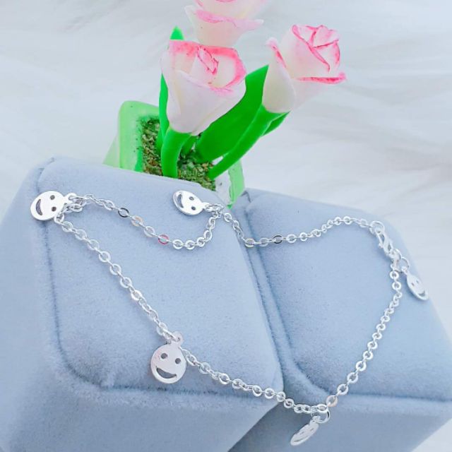 Lắc chân bạc ta