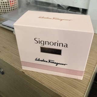Nước hoa signorina
